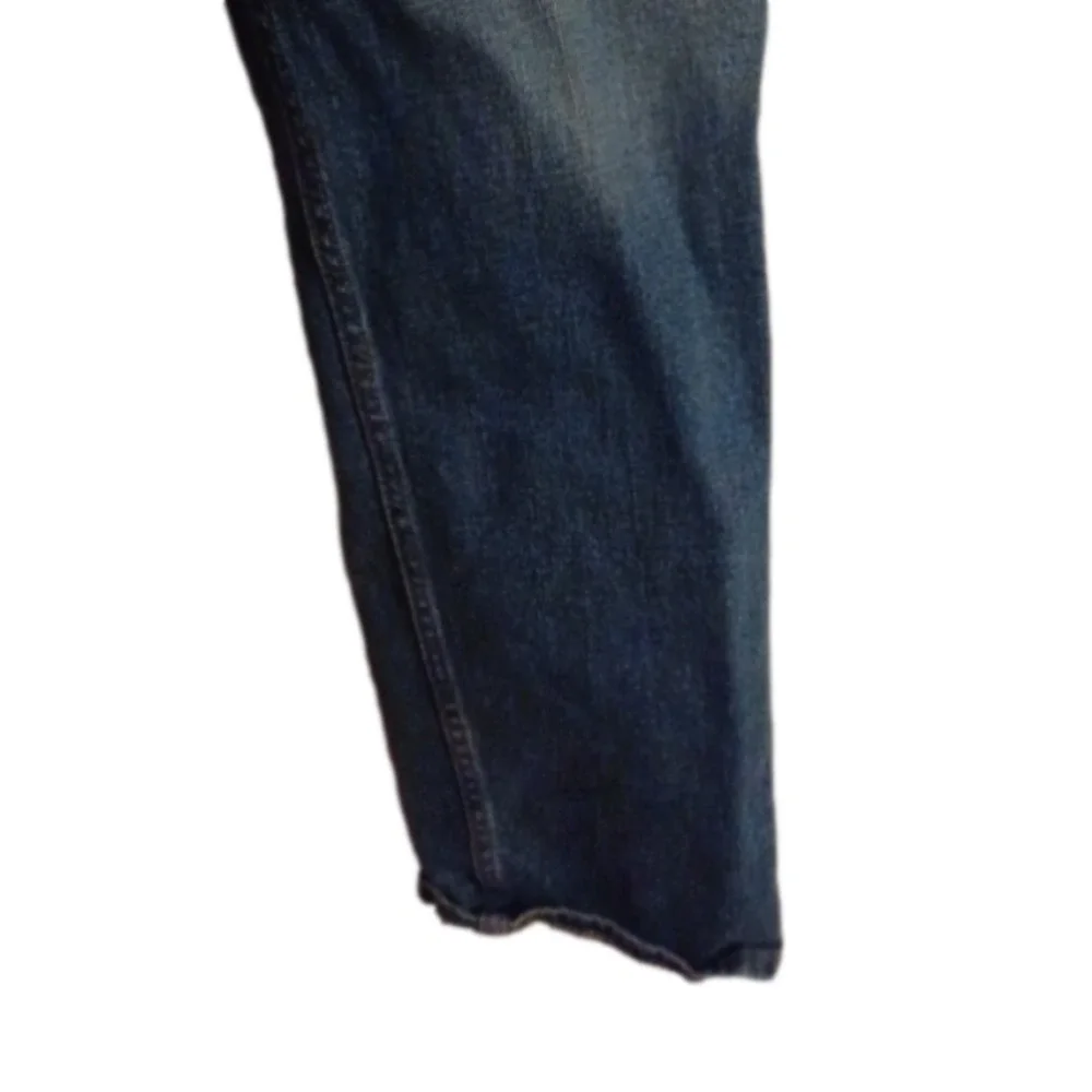 𝅺 Old Navy Jeans. Size 33x32. Medium wash slims. Good used condition.